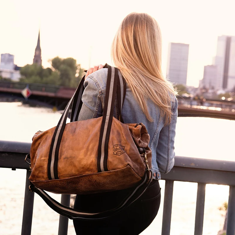 Weekender Tasche aus echtem Rindsleder | inkl. Innentasche + Einschubtasche außen | ca. 42 x 20 x 35 cm
