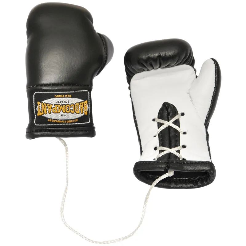 Miniatur-Boxhandschuhe als Anhänger für den Autospiegel