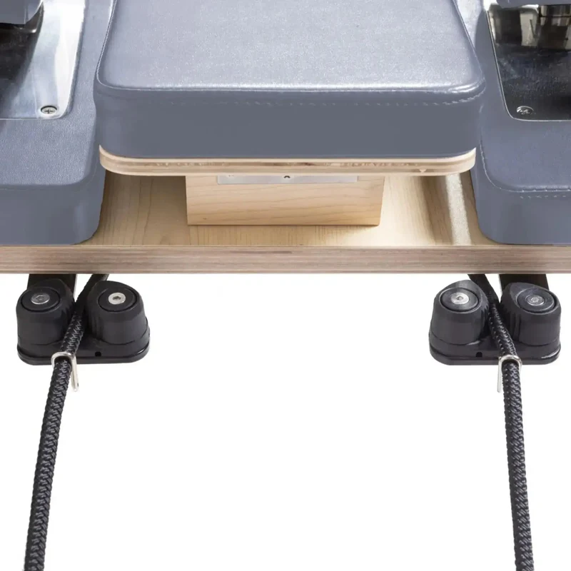 Elina Pilates Master Instructor Physio Reformer mit Tower