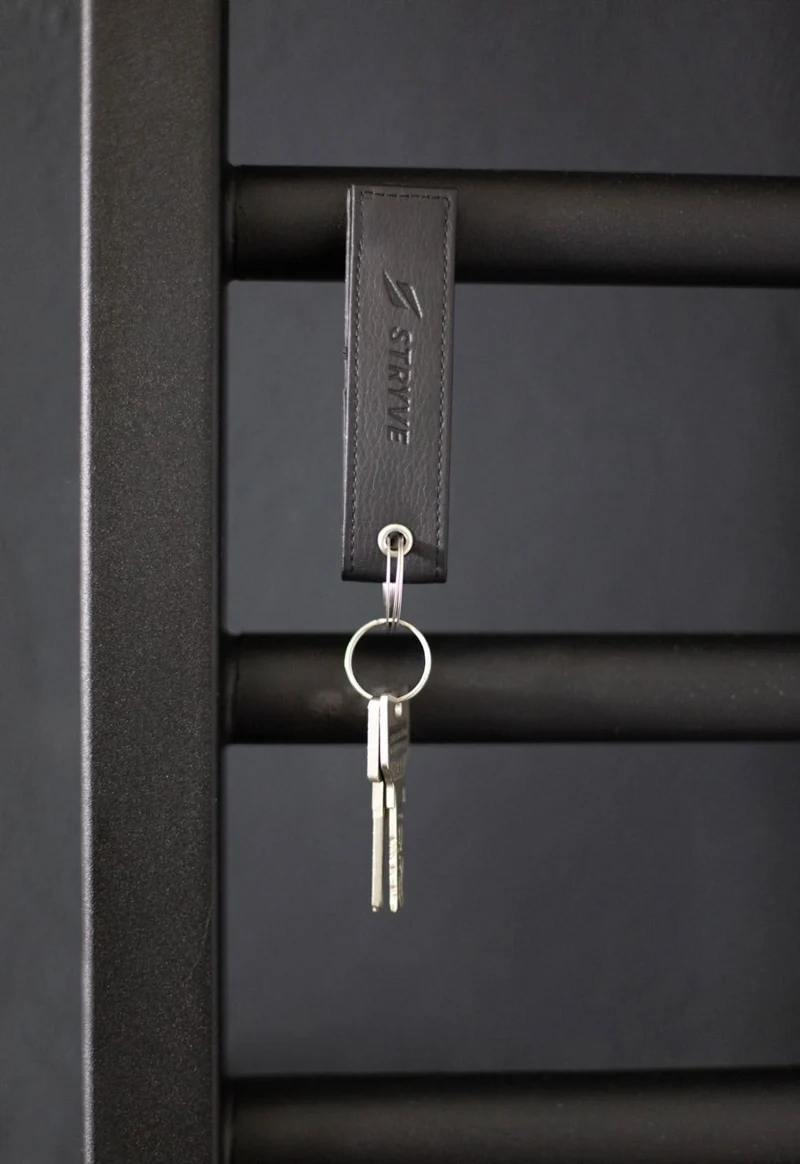 Schlüsselanhänger aus Kunstleder – STRYVE Keychain