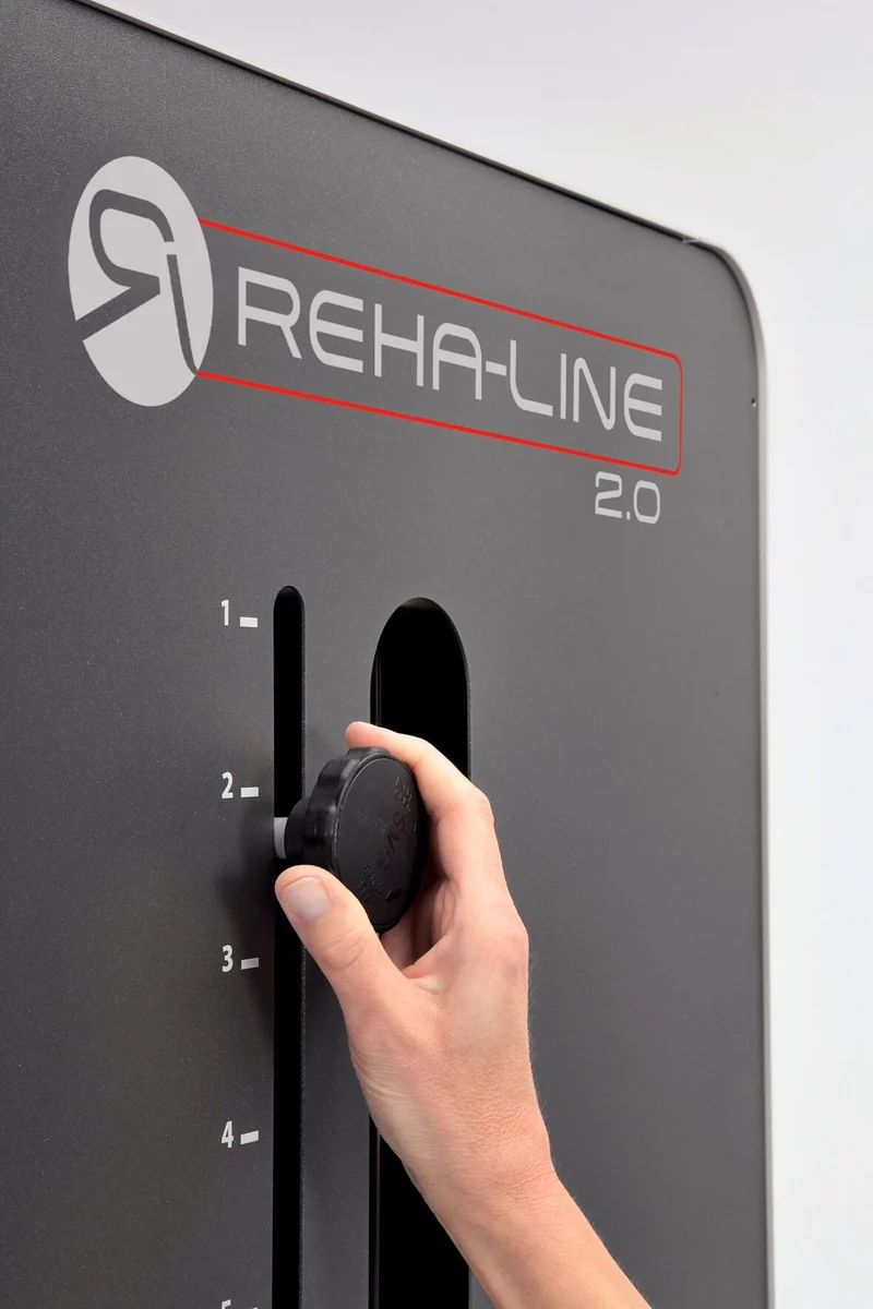 Butterfly und Butterfly Reverse sitzend an der Maschine Reha-Line 2.0