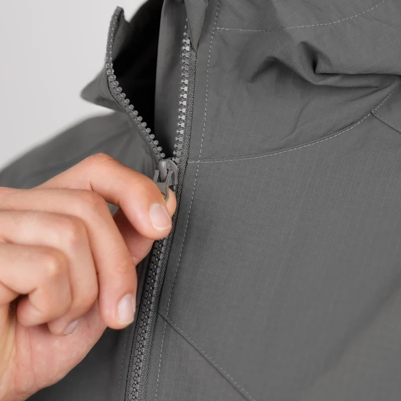 TNG Jacket Water Resistant Gris, para Hombre
