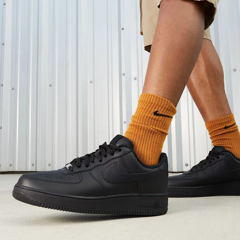 Nike Tenis Air Force 1 '07 LE Negro, para Hombre