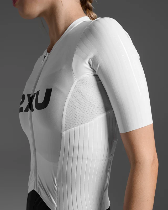 2XU Light Speed React Sleeved Trisuit, Damen, Black/White