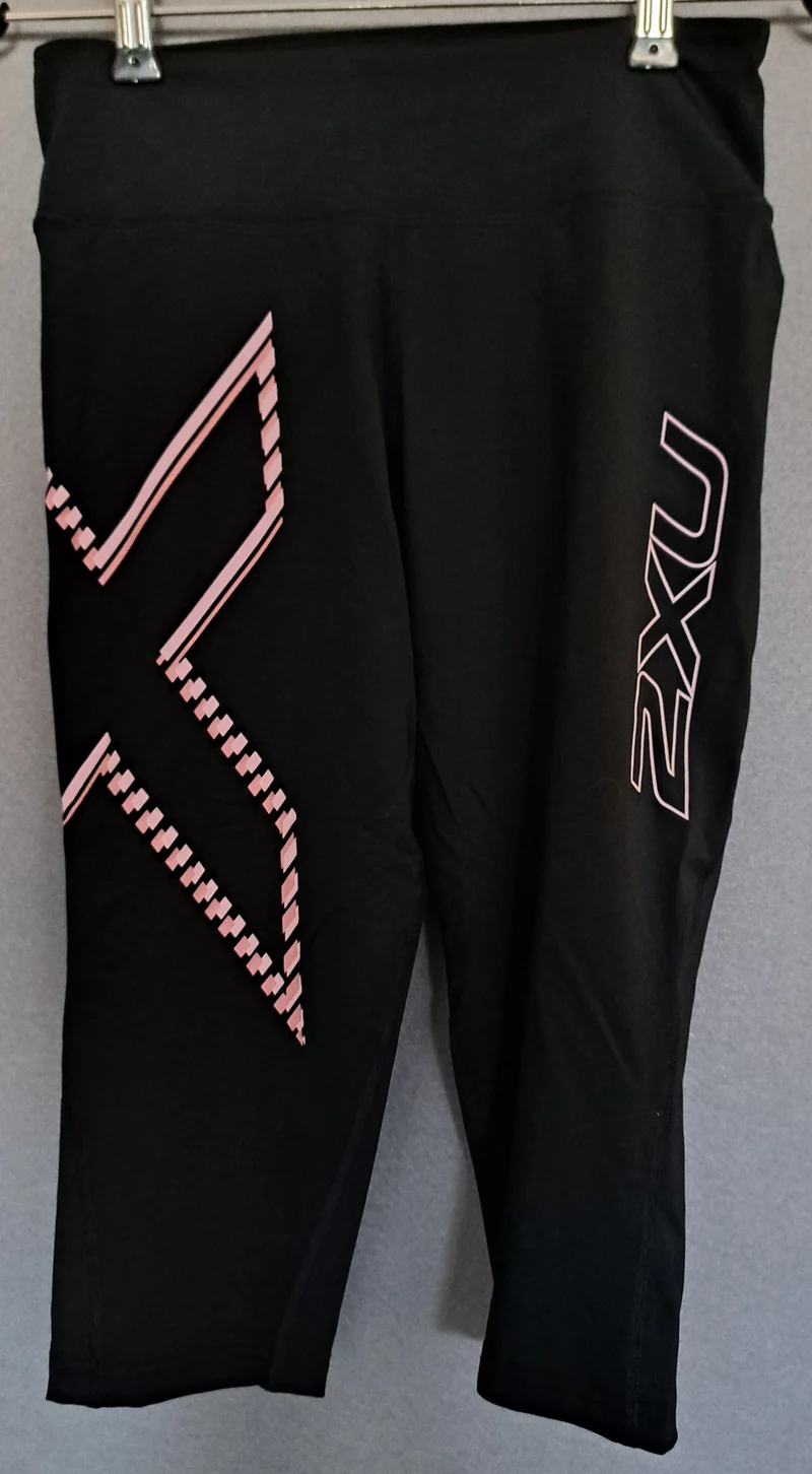 2XU Mid-Rise Compression 3/4 Tights, Damen, Black/Blossom Duo Tone