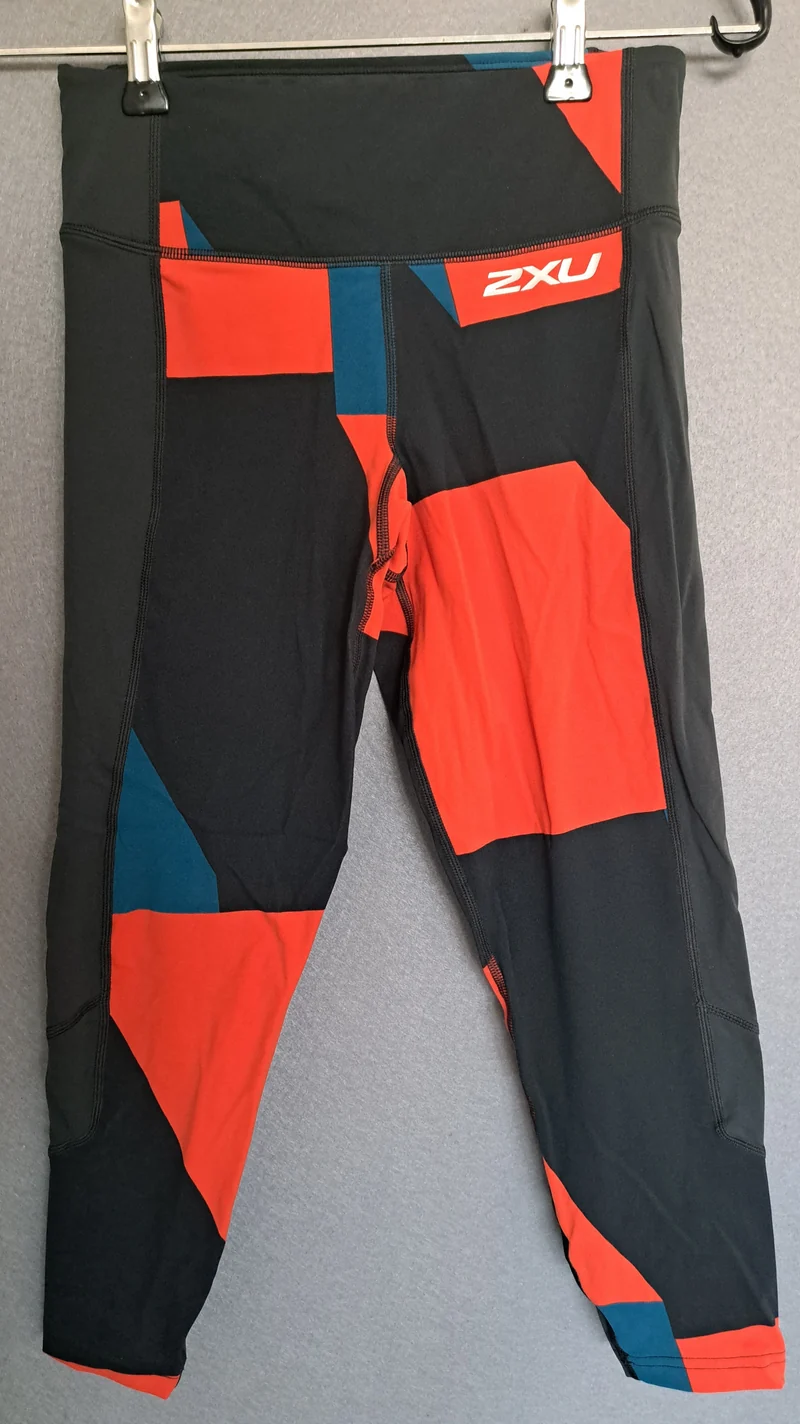 2XU Fitness Compression 7/8 Tights, Damen, Dark Charocal/Tomato Jagged Block