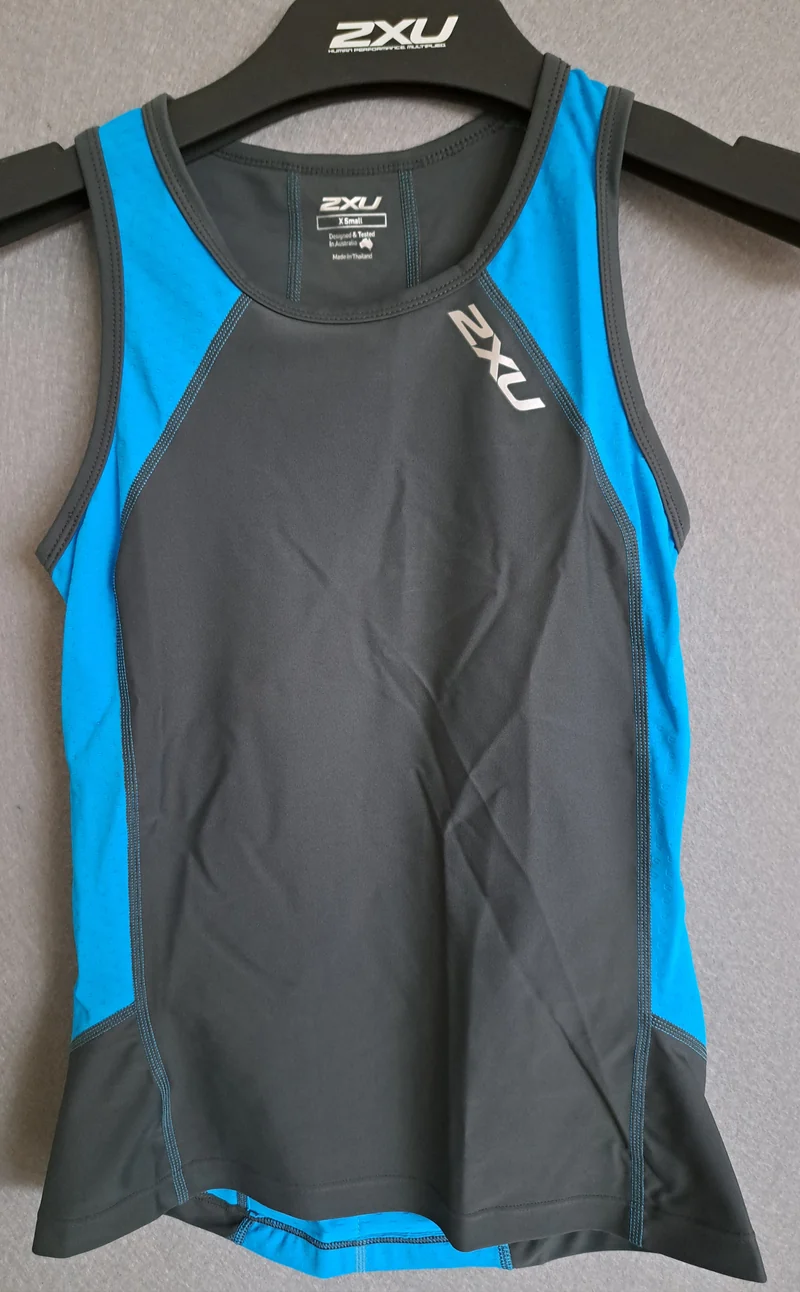 2XU Perform Tri Singlet, Damen, Charcoal/Ultramarine Blue
